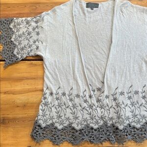 SUNDAY IN BROOKLYN M Gray Lace Kimono Cardigan Layer Linen Brielle Embroidered